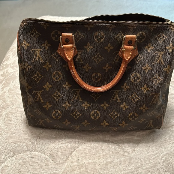 Genuine Louis Vitton bag 11” wide X 10” height - Picture 2 of 5